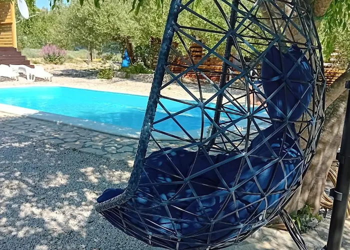 Authentic Dalmatia * פירובאץ