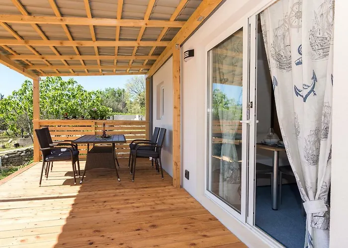 Authentic Dalmatia אתר קמפינג פירובאץ